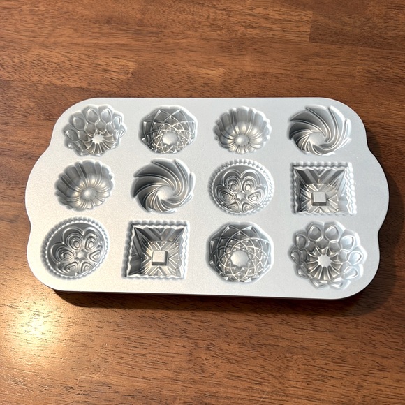 Nordic Ware Kitchen Nordic Ware Bundt Charms Pan Poshmark